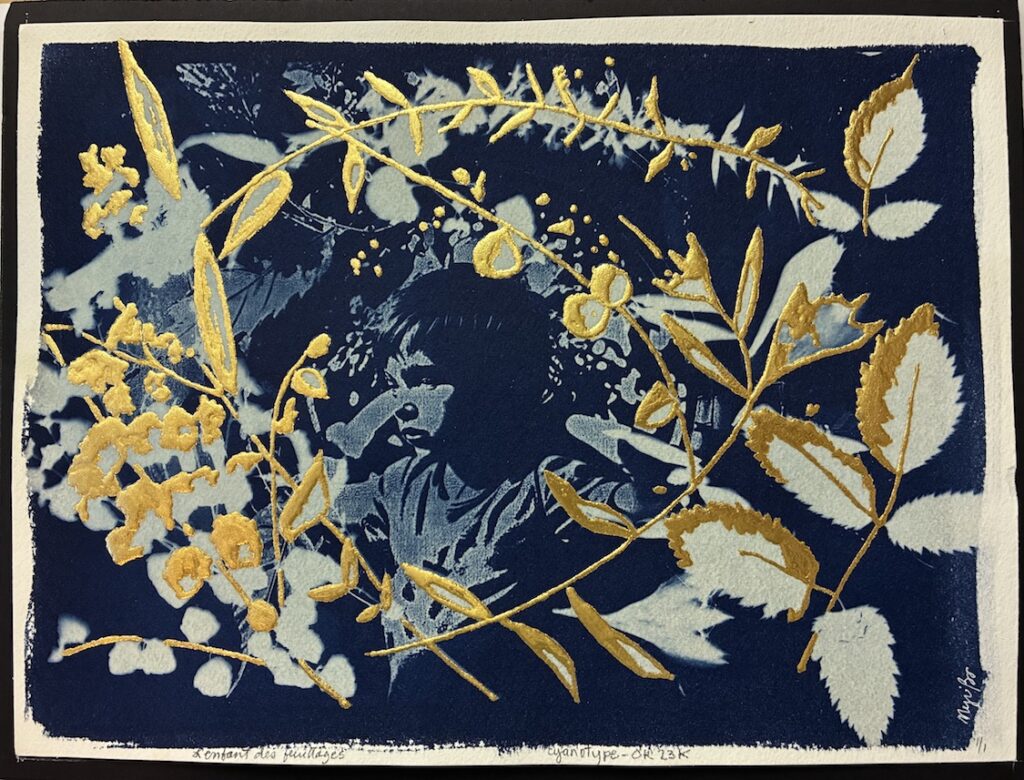 Oeuvre originale et unique, cyanotype et or 23K sur papier 100% coton fait à la main, sans acide réalisée par l'artiste contemporaine Myriame Beaudoin alias MyriBo